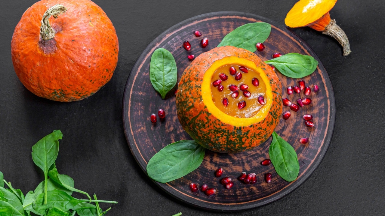 Тыквенная каша с зернами граната и базиликом