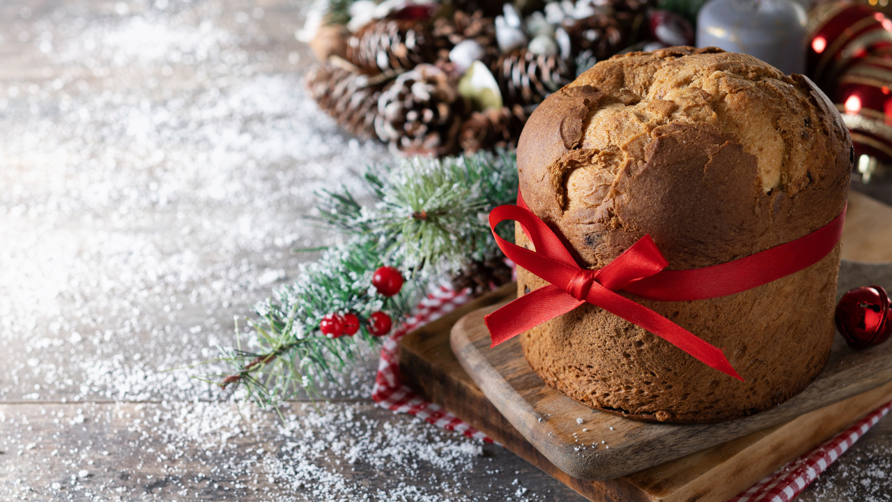 Свежий хлеб с красной лентой