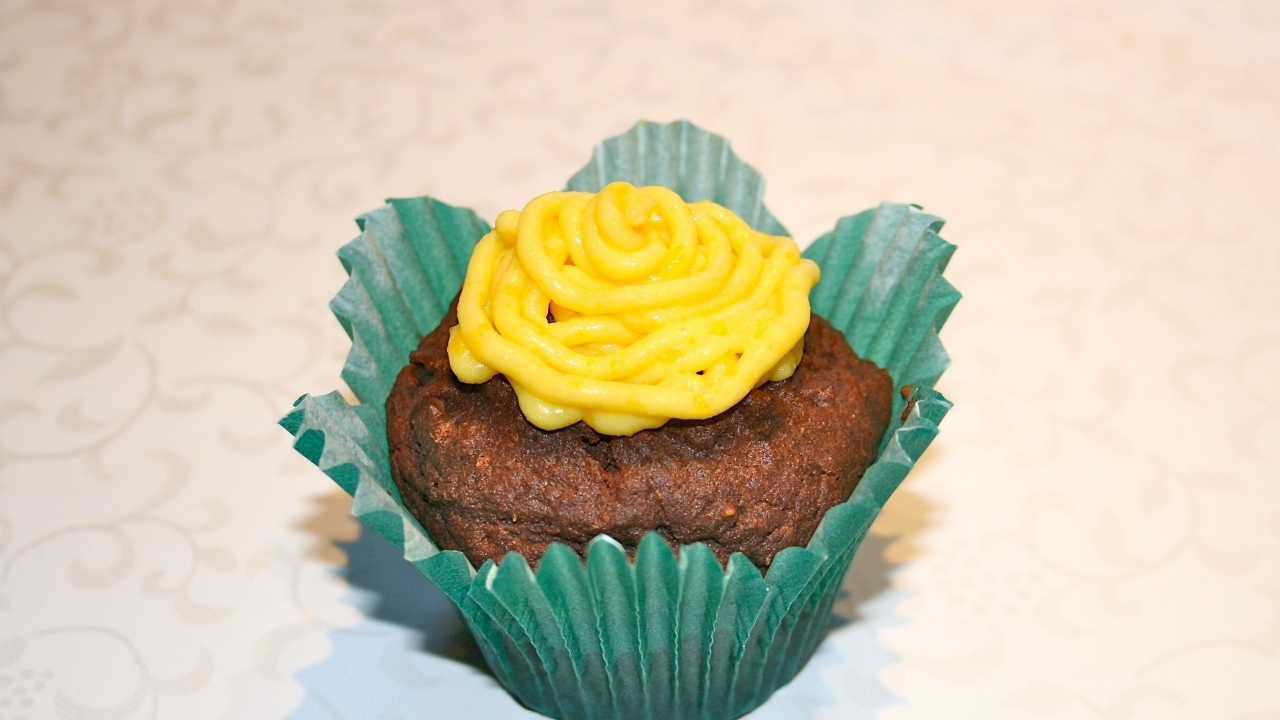 Аппетитный маффин с лимонным кремом