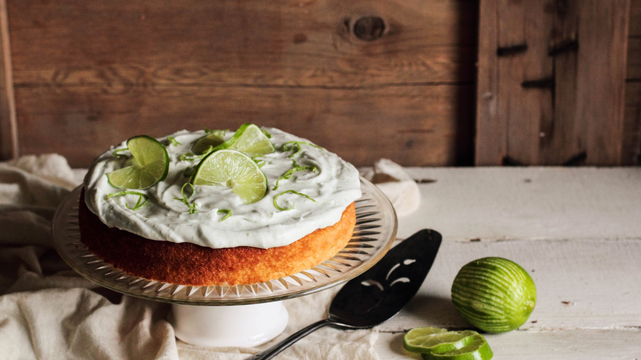 Пирог с кремом и лаймом