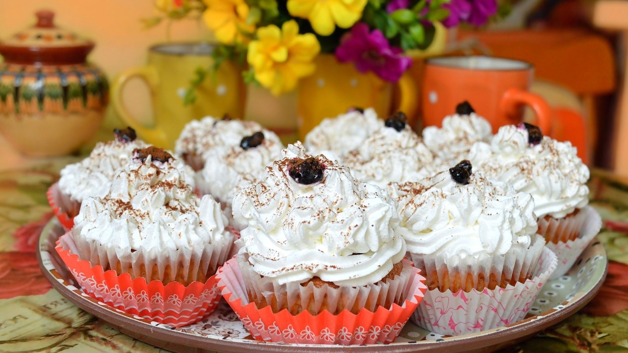 Сладкие маффины с воздушным кремом