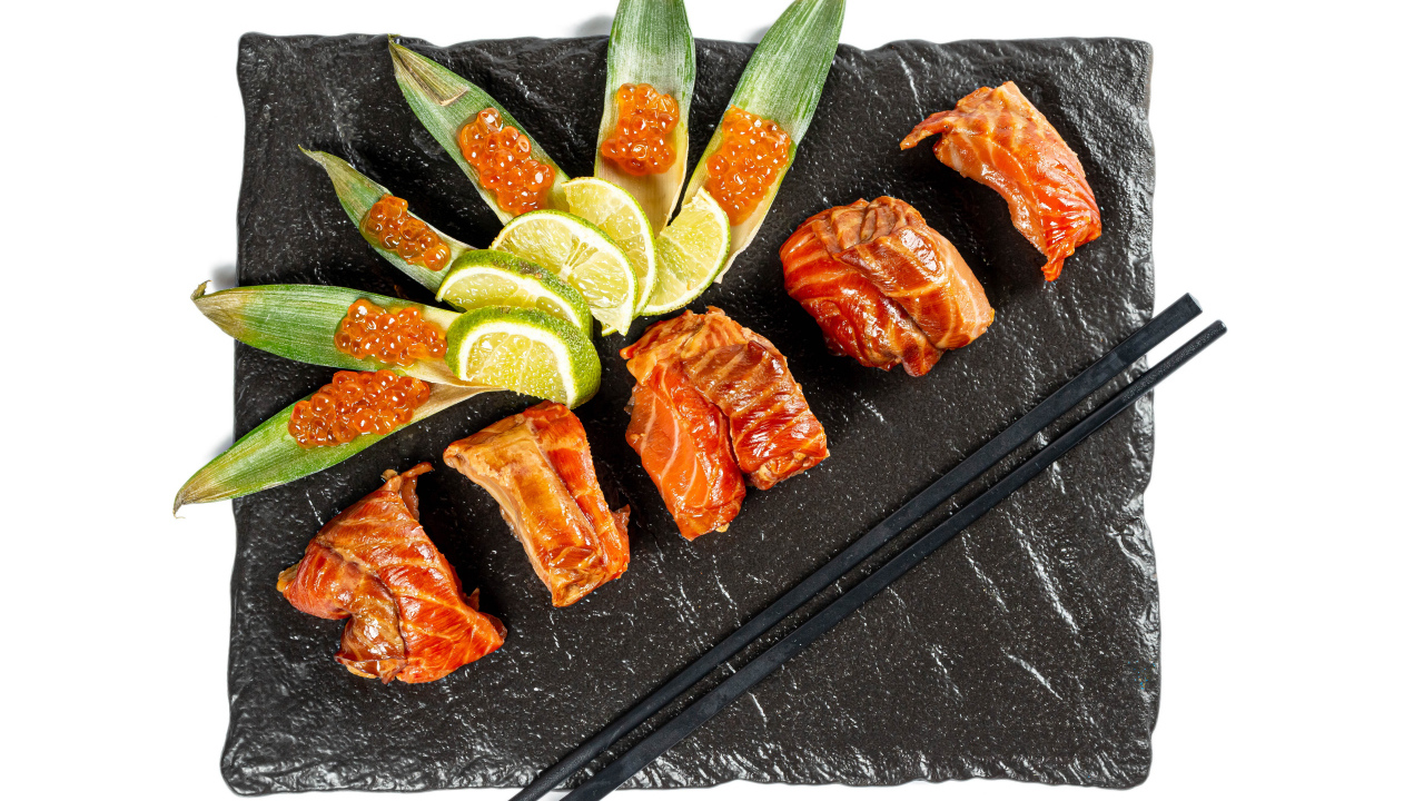 Рыба с лаймом и палочками