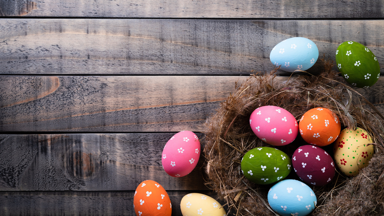 Красивые разноцветные яйца на великий праздник Пасха