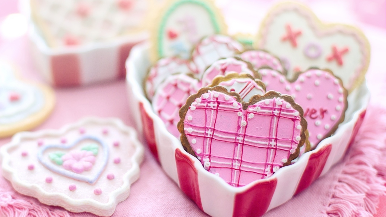 Коробка с печеньем в форме сердца