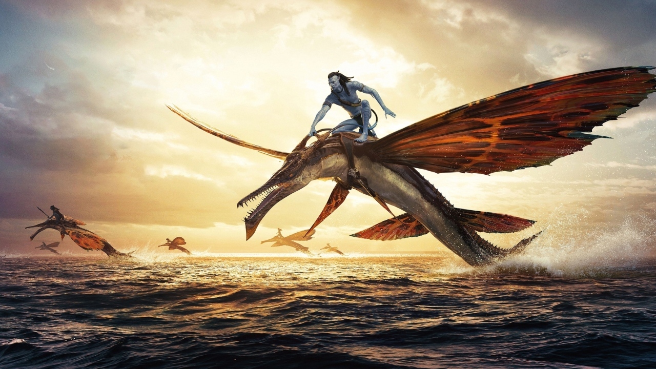 Персонаж фильма Аватар: Путь воды над  морем