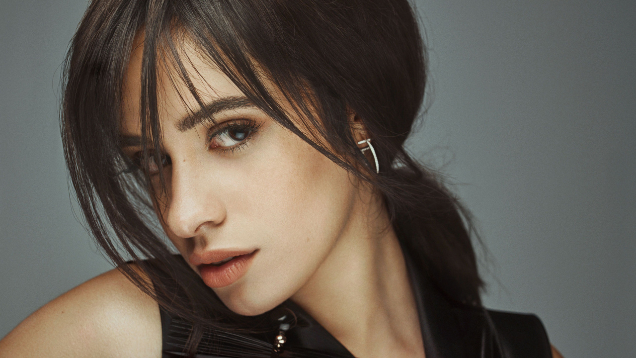 Кареглазая брюнетка певица Камила Кабельо