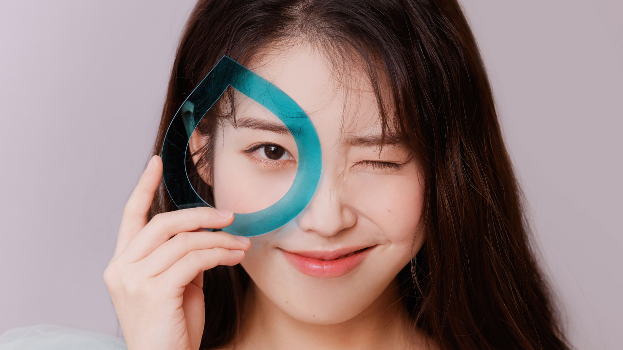 Милая девушка южнокорейская певица IU