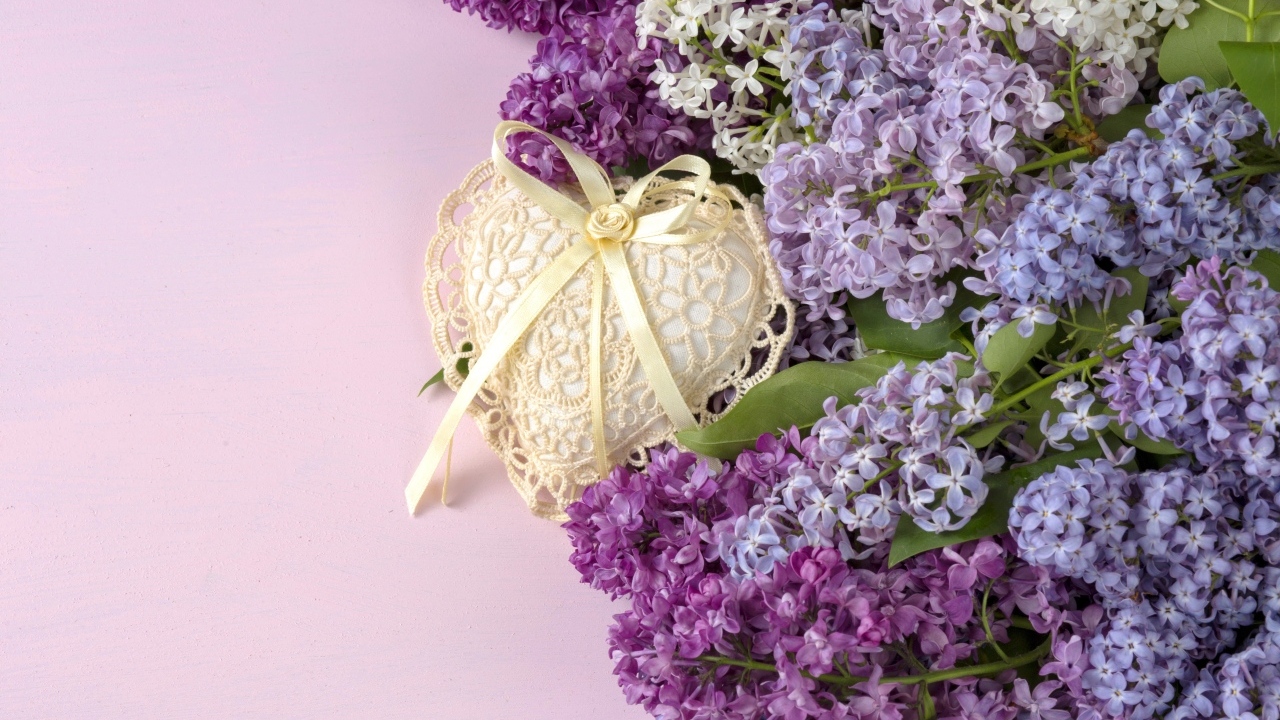 Букет сирени с сердцем