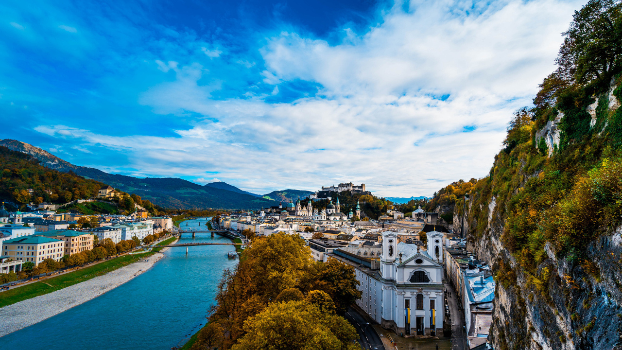 Вид на Альпы и город Зальцбург, Австрия