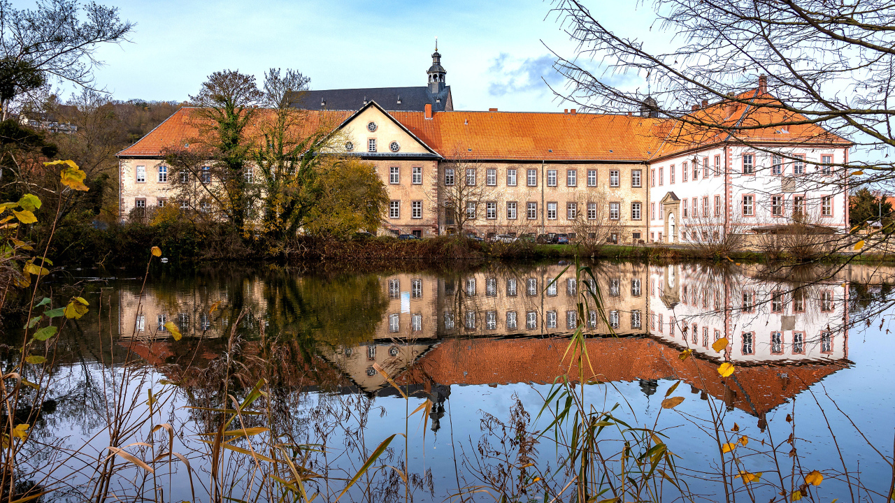 Большой дом у старого озера, Германия