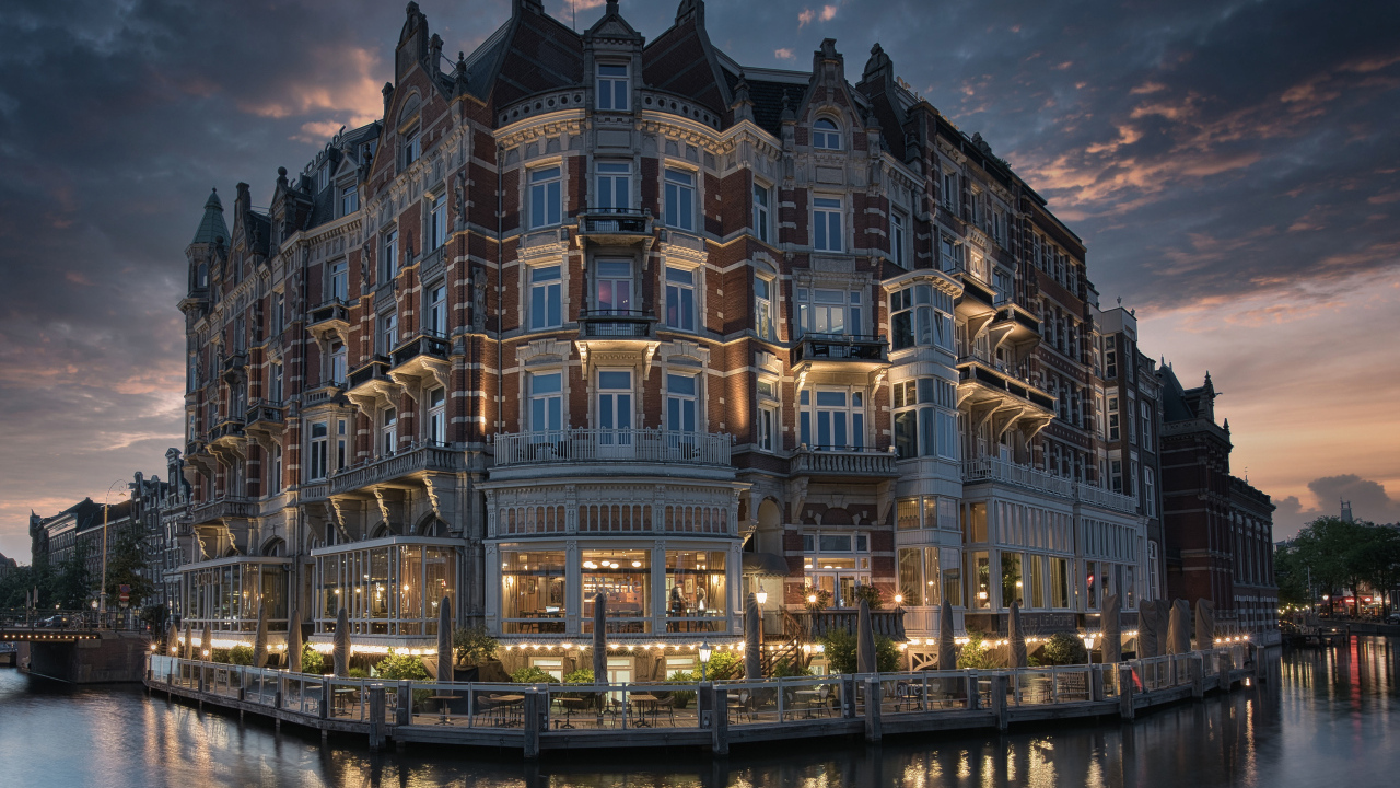 Красивый отель Hotel De L'Europe, Амстердам. Нидерланды