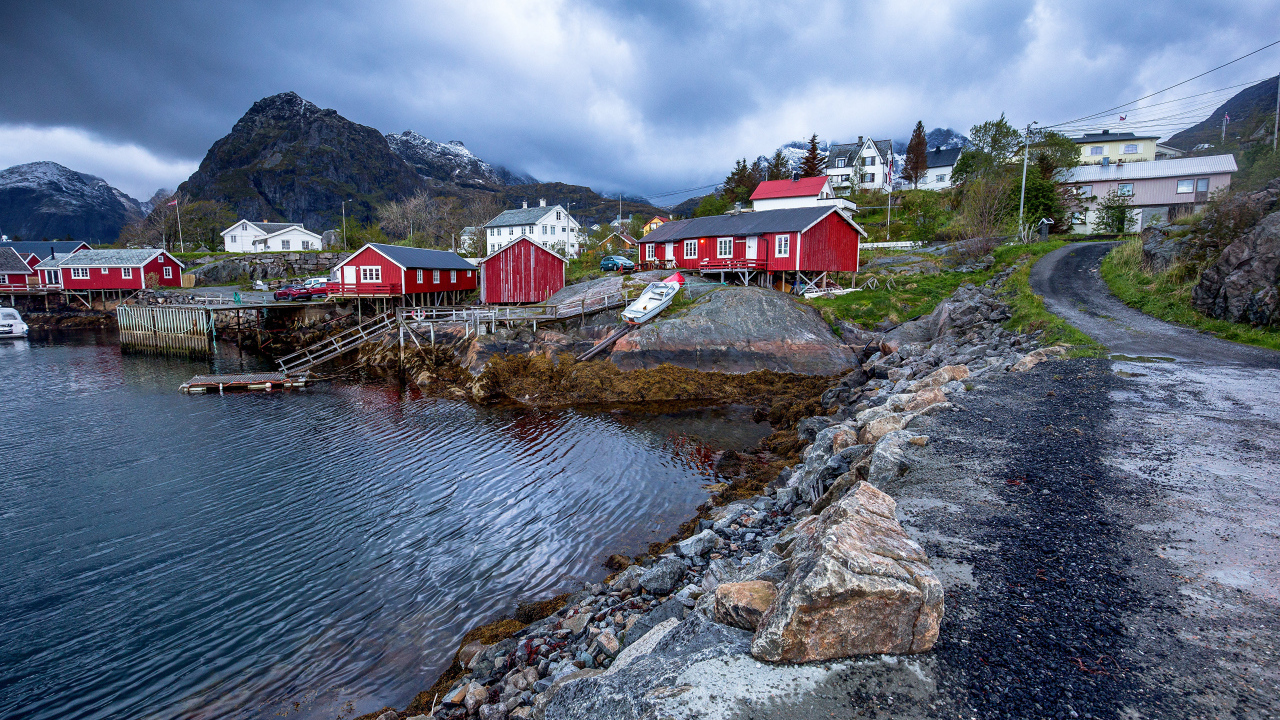 Дома на берегу залива, Лофотенские острова Норвегия