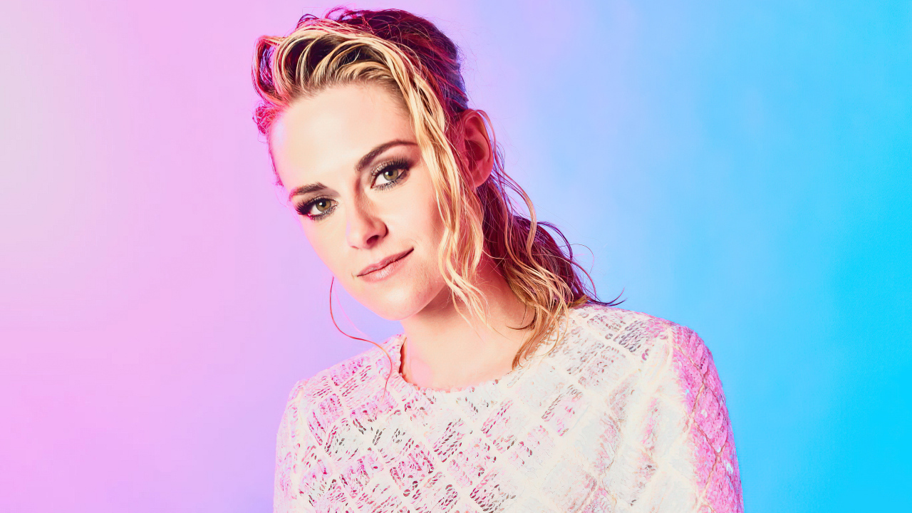 Американская актриса Кристен Стюарт в розовом платье