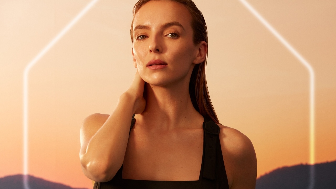 Красивая женщина актриса Джоди Комер