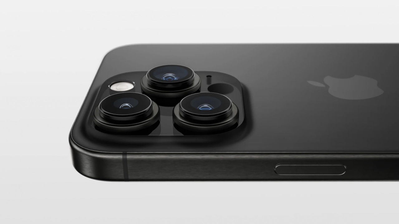 Черный iPhone 15 на сером фоне