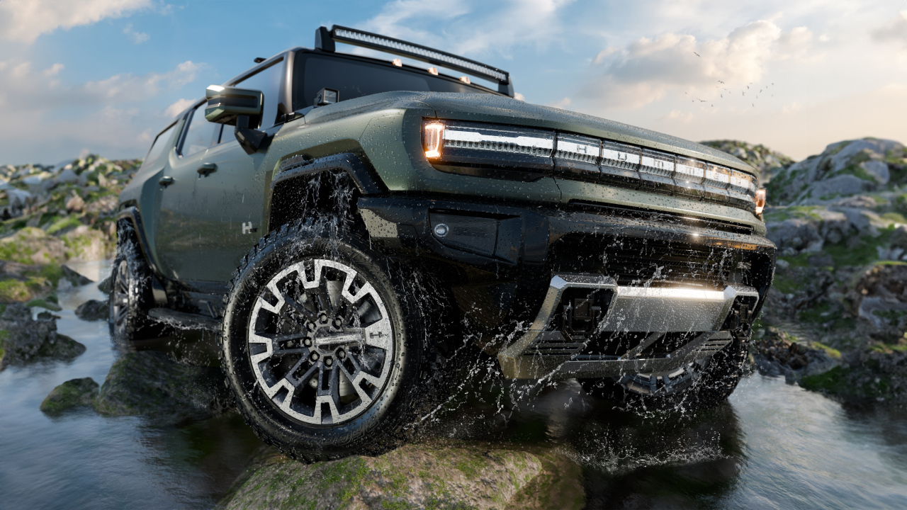 Внедорожник GMC Hummer EV Pickup 2024 года в воде
