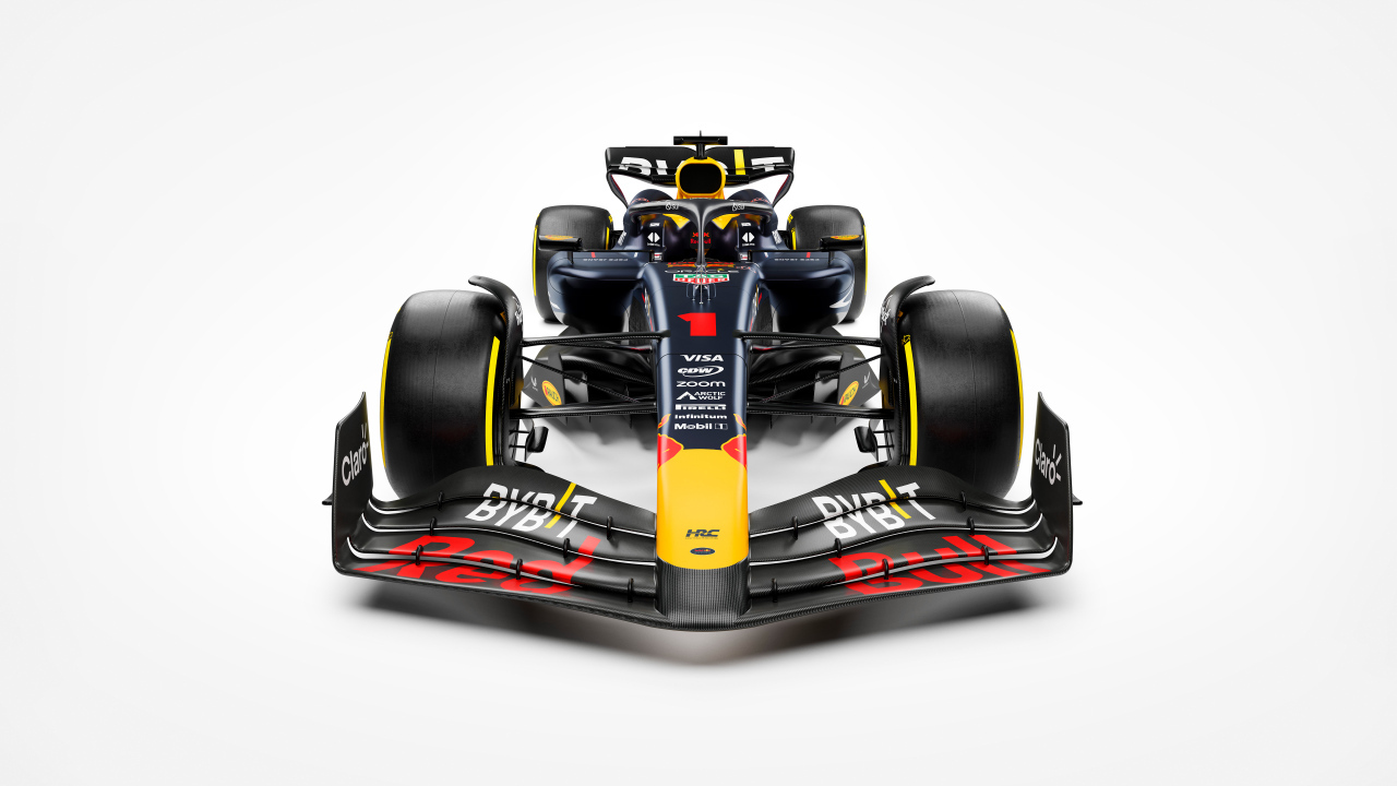 Гоночный автомобиль Red Bull RB20 2024 года вид спереди