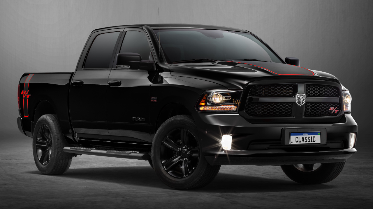 Черный пикап Ram Classic RT Crew Cab 2024  года