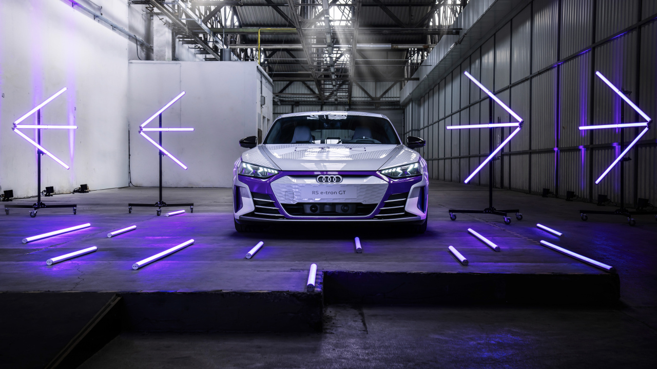 Скоростной автомобиль Audi RS E-Tron GT
