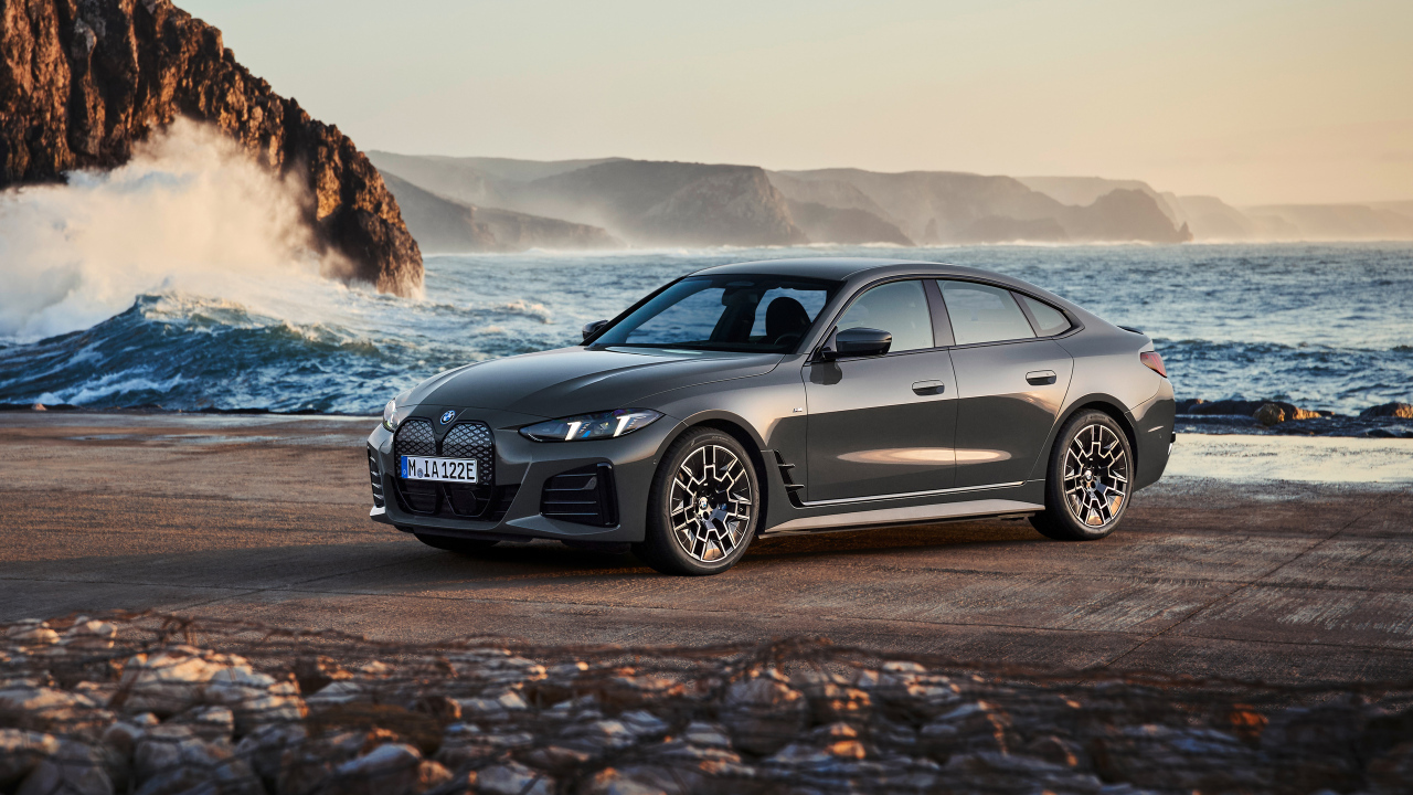 Автомобиль BMW I4 EDrive40 M Sport 2024 года у моря