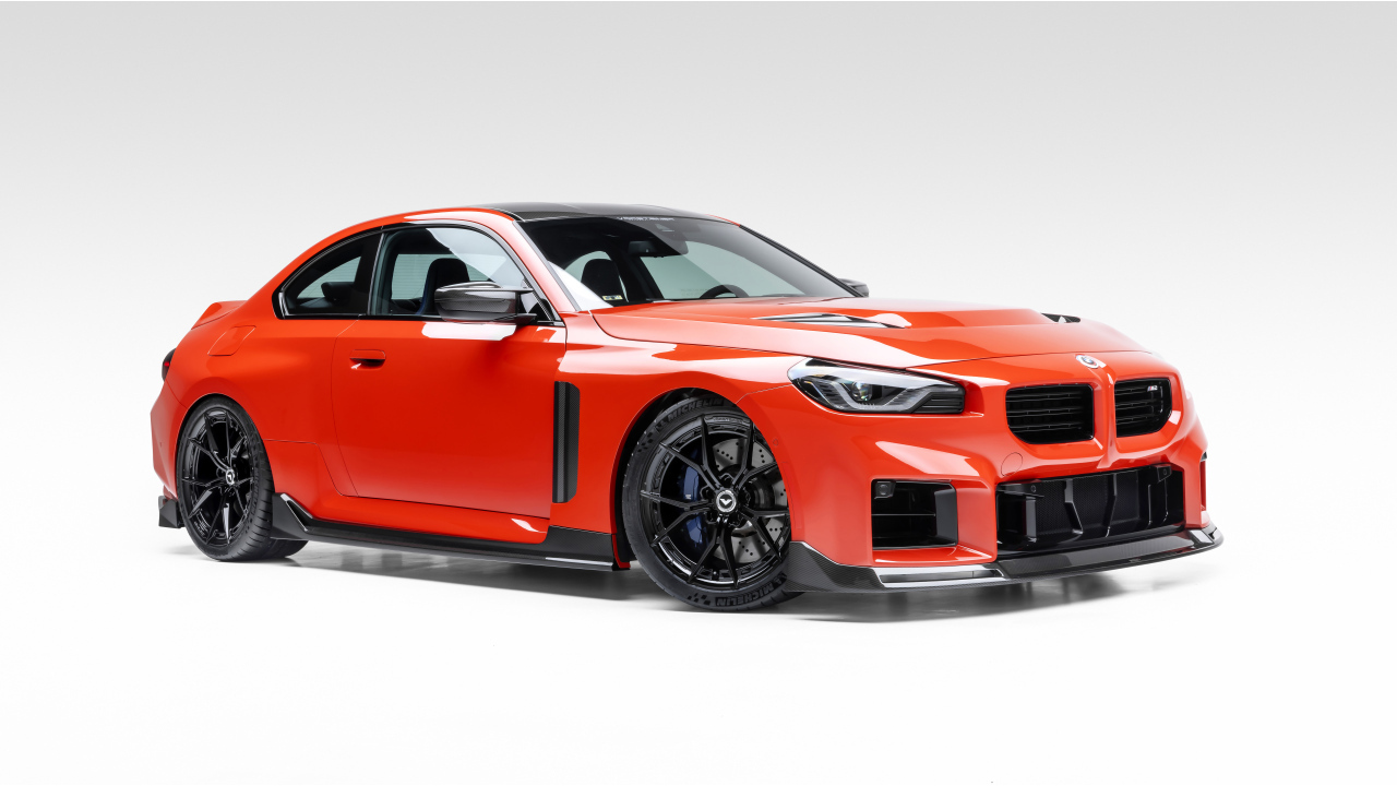 Автомобиль Vorsteiner BMW M2 With VRS Carbon Aero Kit 2024 года на белом фоне