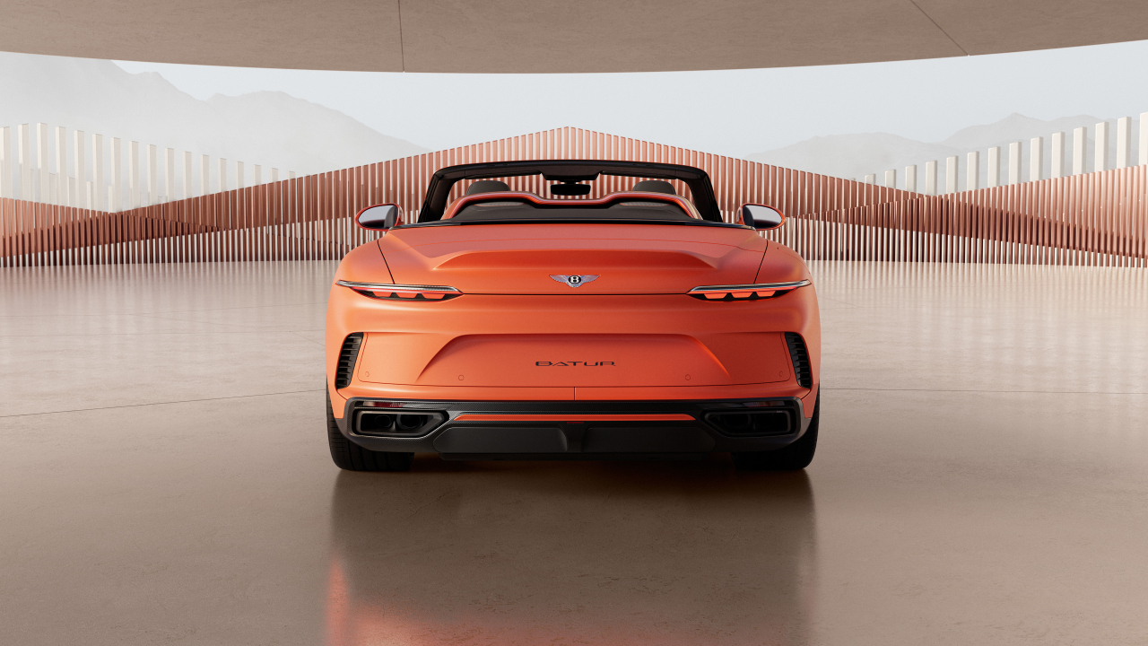 Авто Bentley Mulliner Batur Convertible 2024  года вид сзади