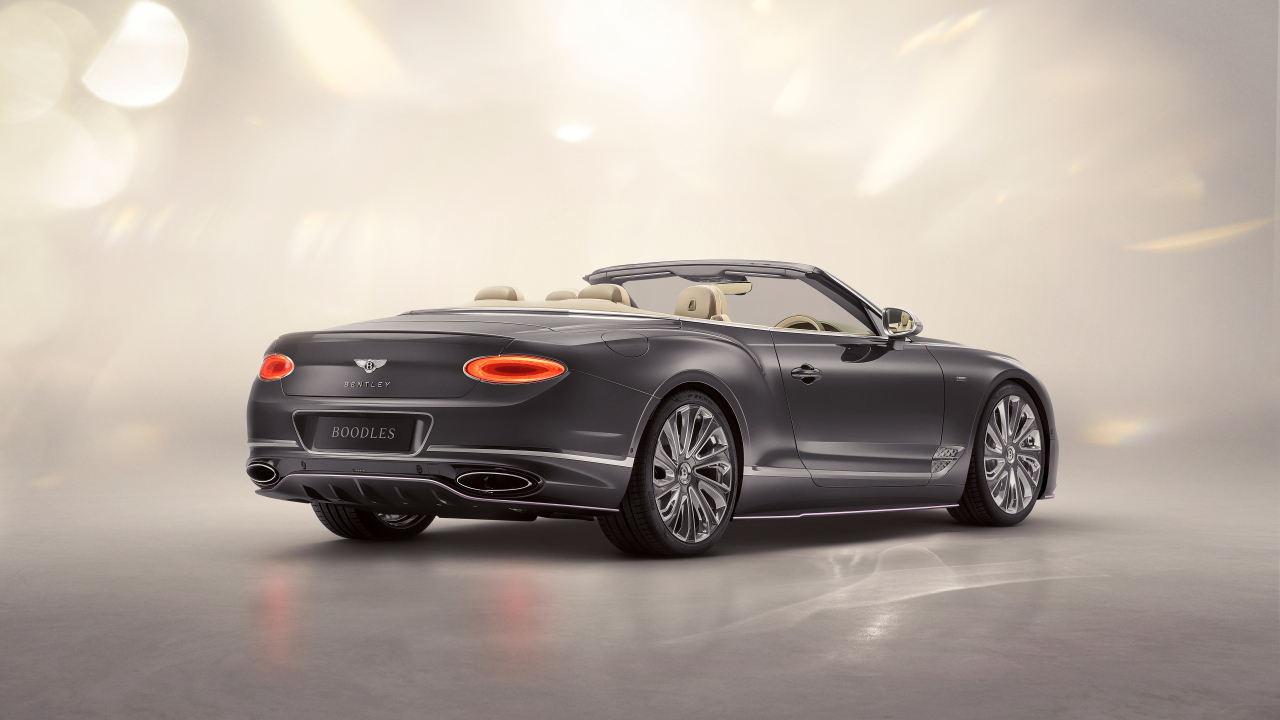 Вид сзади на автомобиль Bentley Continental GT Convertible Boodles By Mulliner 2024 года