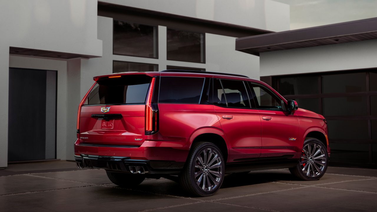 Красный Cadillac Escalade-V 2025 года вид сзади