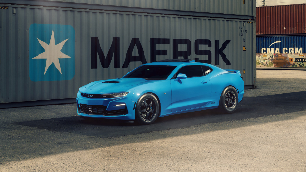 Голубой спорткар Chevrolet Camaro RS