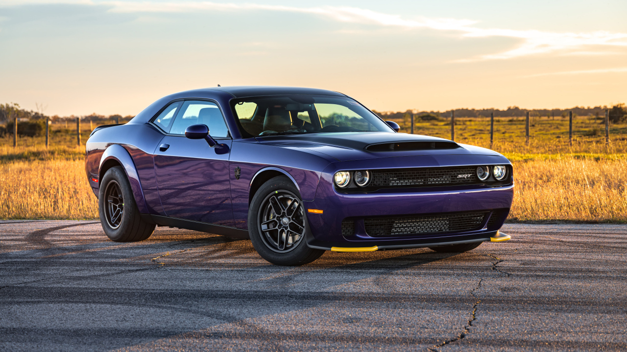 Вид сбоку на автомобиль Dodge Hennessey Demon 1700 Twin-Turbo 2024 года