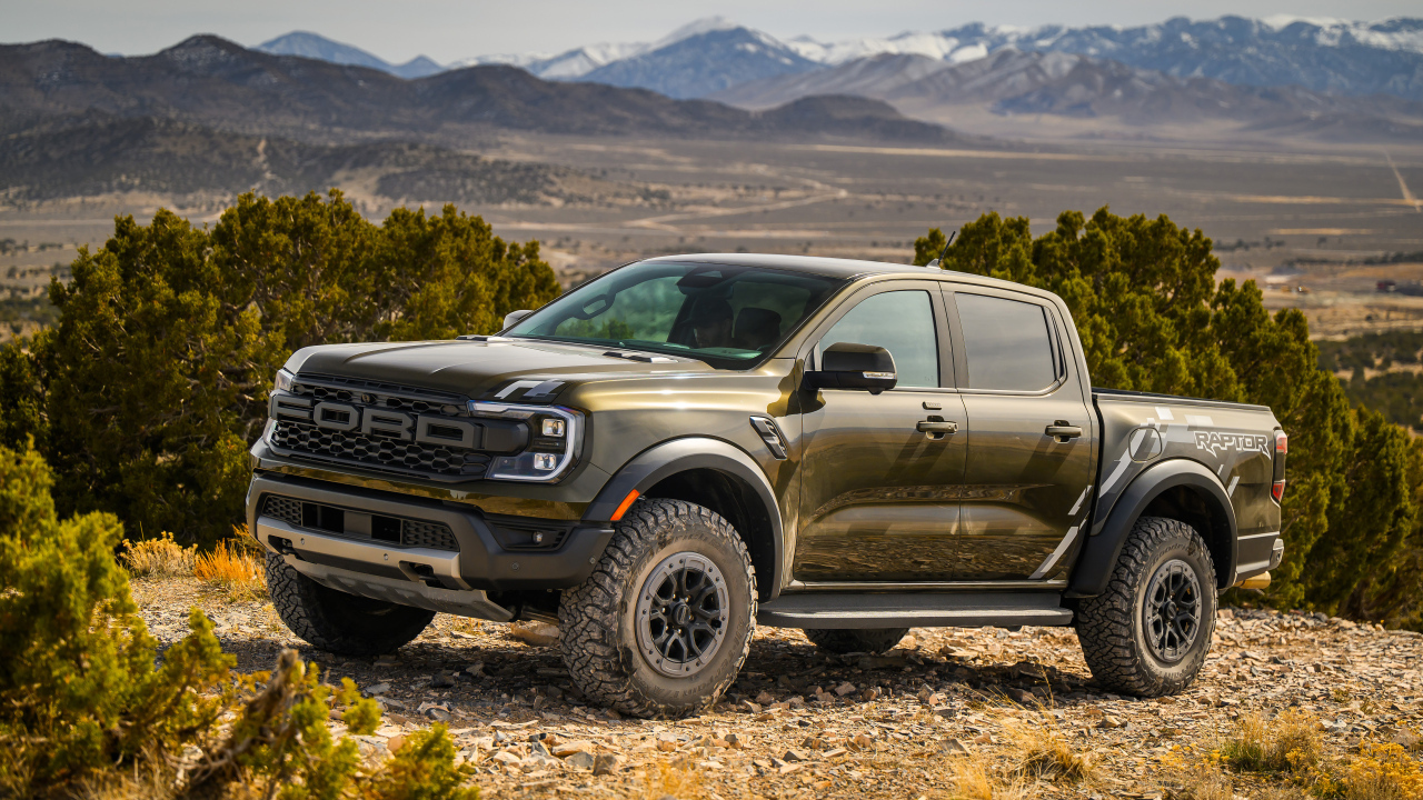 Зеленый пикап Ford Ranger Raptor 2024  года