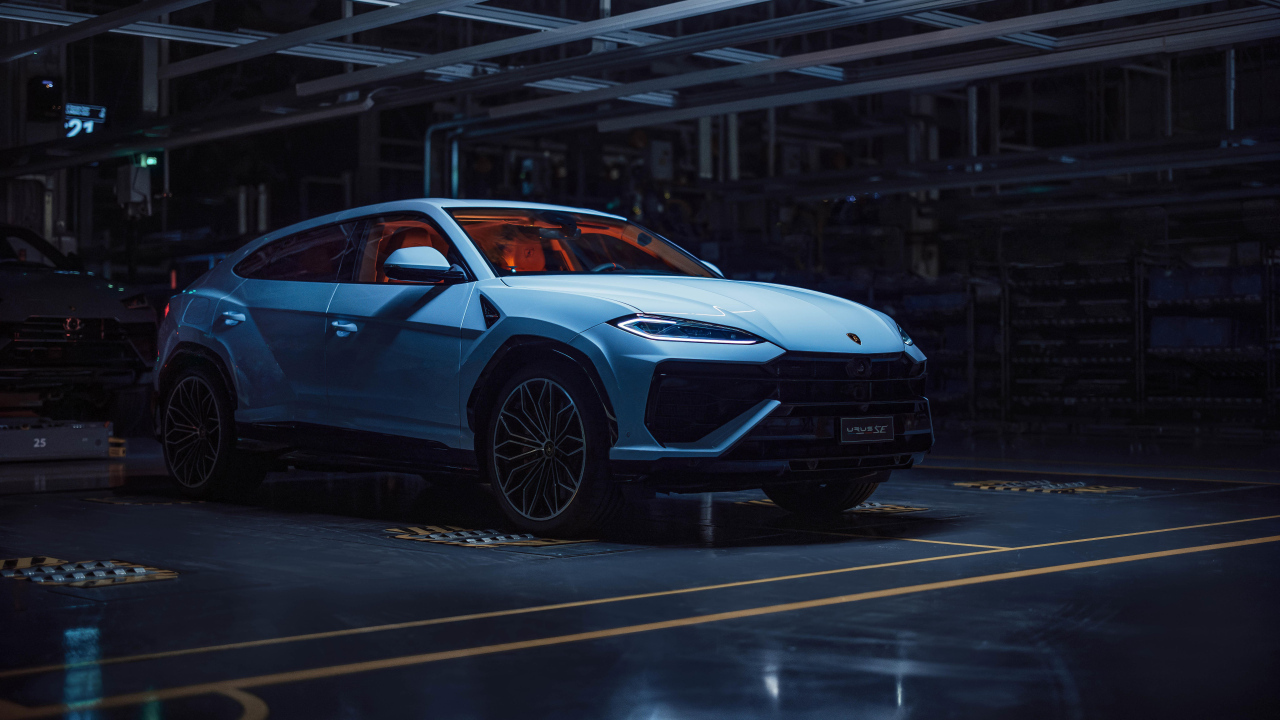 Автомобиль Lamborghini Urus SE Plug-In Hybrid Super SUV 2024  года
