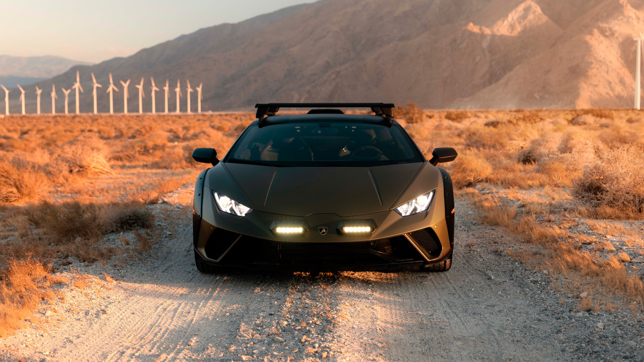 Вид спереди на автомобиль Lamborghini Huracán Sterrato 2024 года