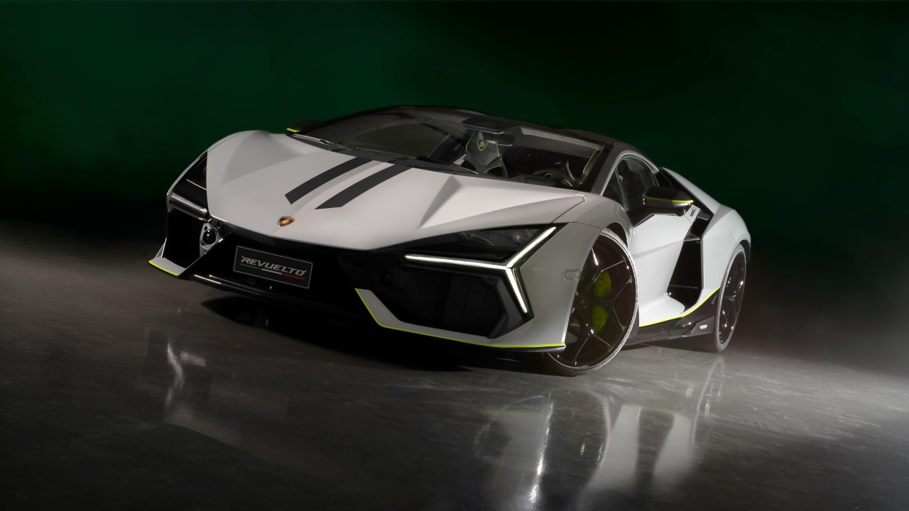 Вид спереди на автомобиль  Lamborghini Revuelto At Lamborghini Arena 2024 года