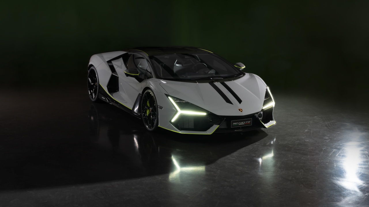 Новый автомобиль  Lamborghini Revuelto At Lamborghini Arena 2024 года