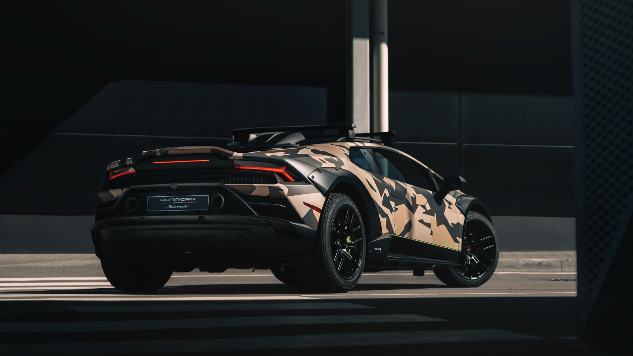 Вид сзади на автомобиль Lamborghini Huracán Sterrato All-Terrain Ad Personam 2024 года