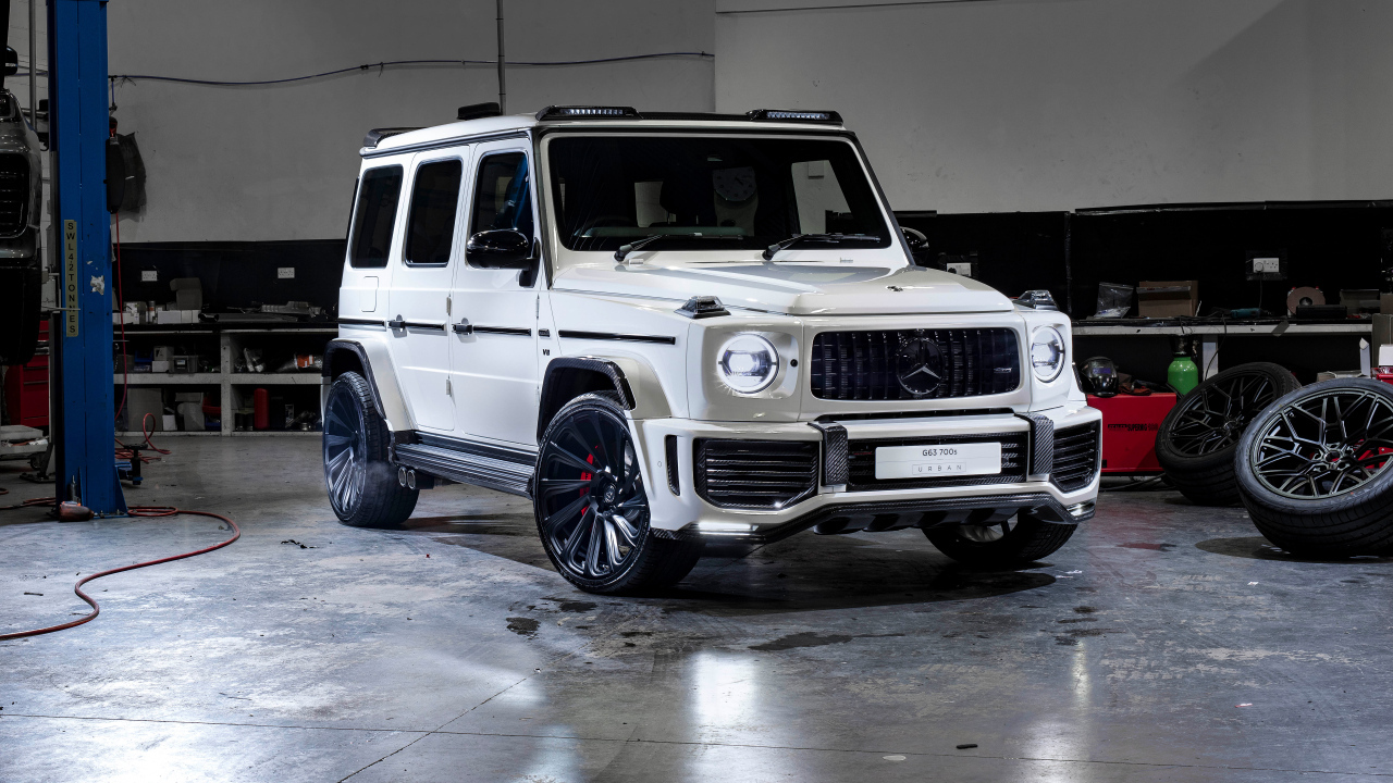 Белый внедорожник Urban Automotive Mercedes-AMG G 63