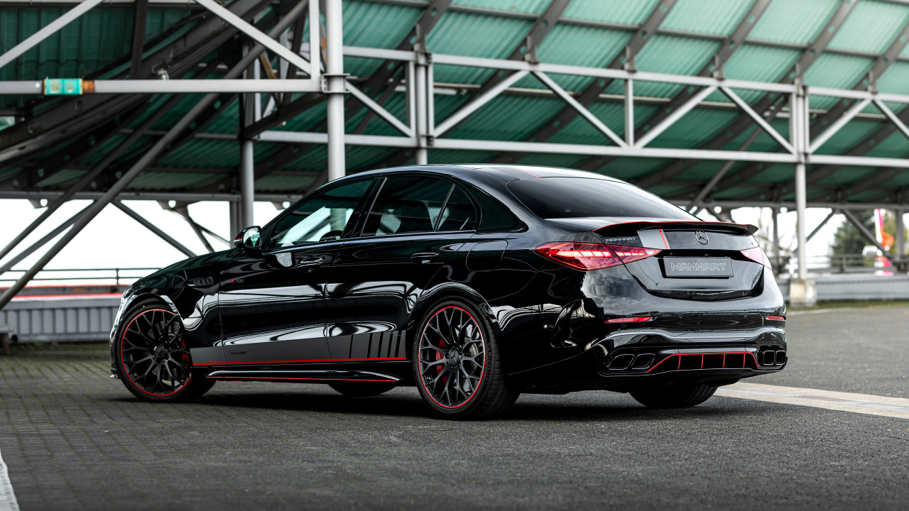 Черный автомобиль Manhart CRE 700 2024 года вид сзади