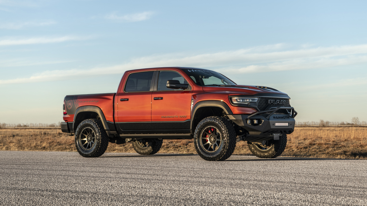 Красный пикап Hennessey Mammoth 1000 Last Stand 2024 года