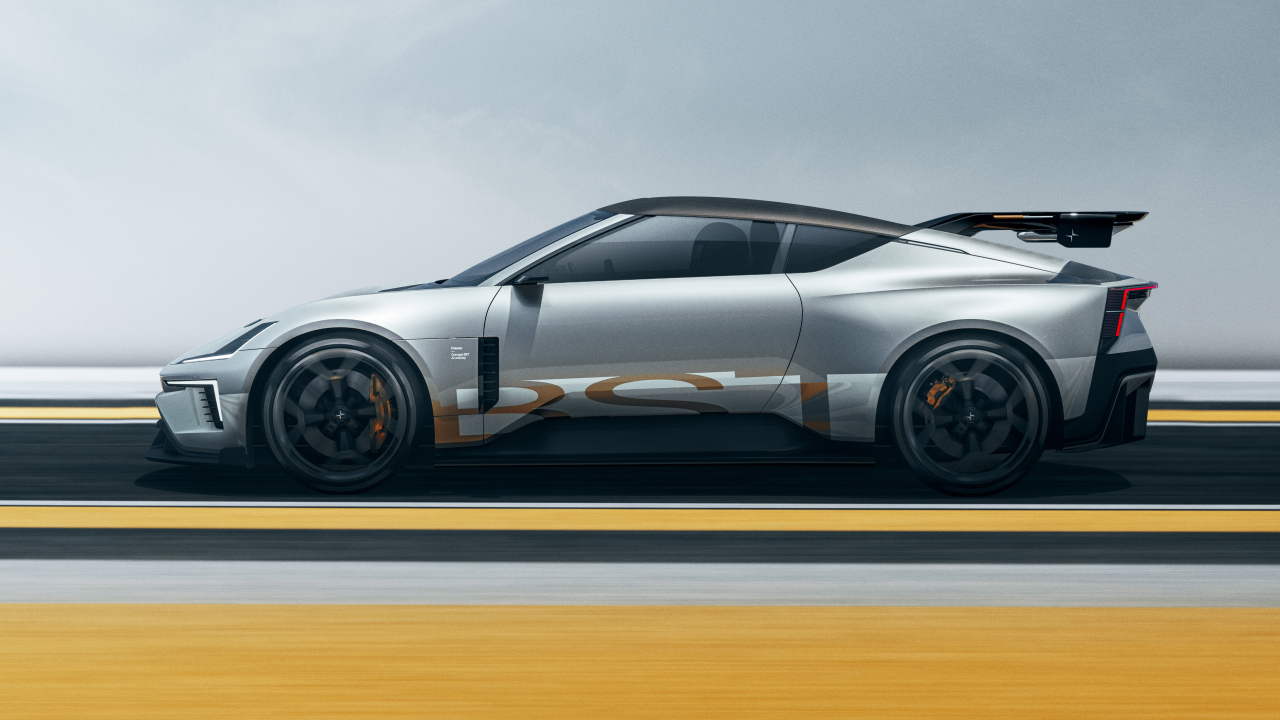 Вид сбоку на серебристый автомобиль Polestar Concept BST 2024 года