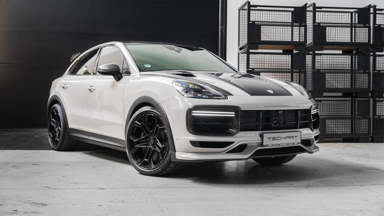 Автомобиль Porsche Cayenne Turbo GT в гараже