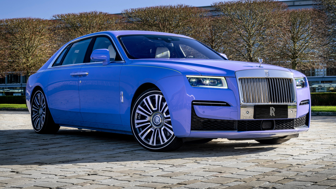 Дорогой автомобиль Rolls-Royce Ghost Extended Expressionism 2024 года