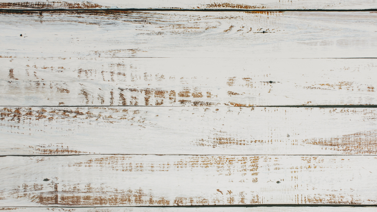 Окрашенная белой краской деревянная поверхность