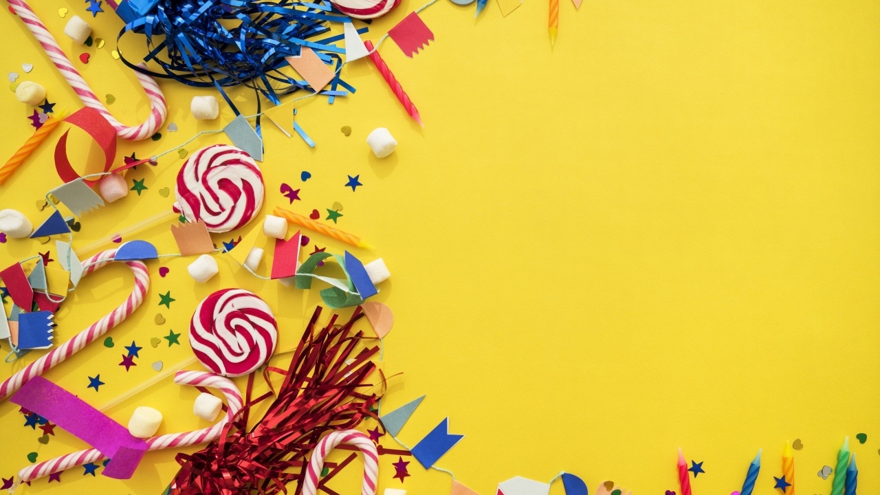 Желтый фон с декором для праздника 