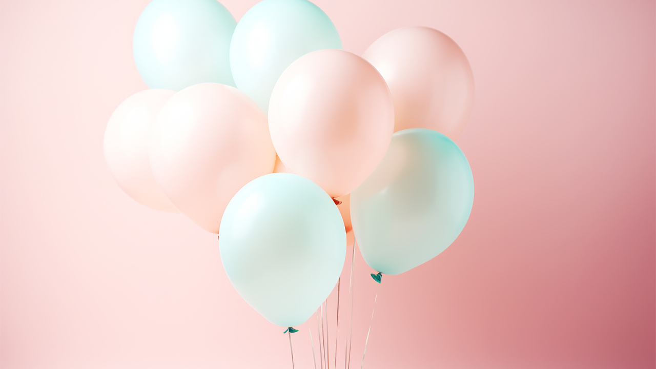 Воздушные шарики с гелием на розовом фоне