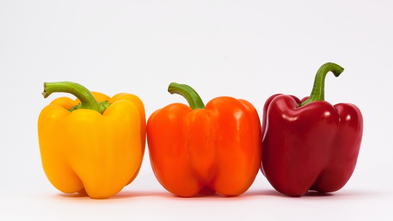 Три цвета большого болгарского перца