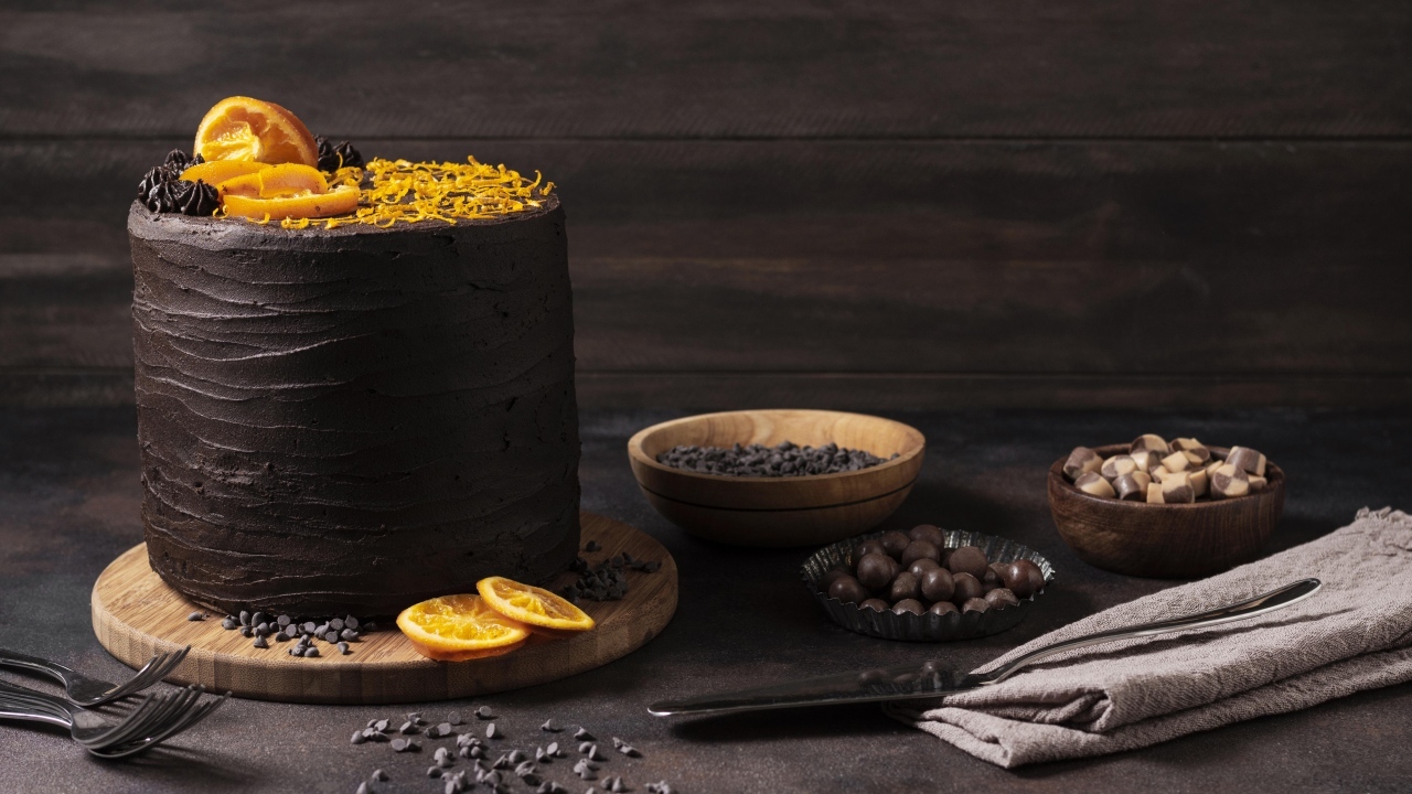 Шоколадный торт с апельсиновой стружкой