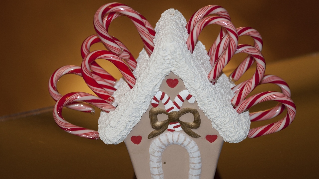 Рождественский домик с конфетами