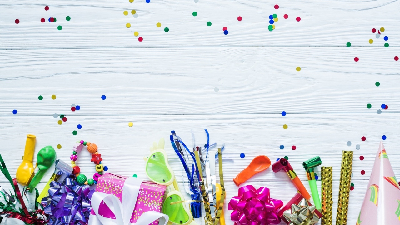 Атрибуты для дня рождения на белом фоне