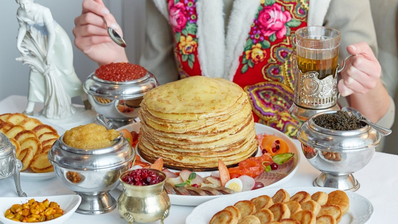 Блины и угощения на праздник Масленица